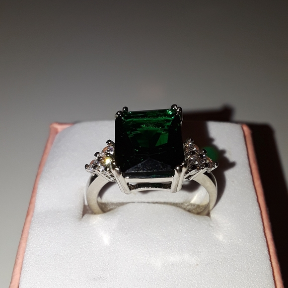 925 Silver emerald ring size 6, brand new - Picture 2 of 7